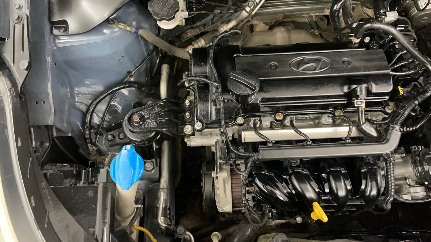 Used 2015 Hyundai Elite i20 Sportz 1.2 Petrol Manual engine ENGINE RIGHT SIDE VIEW