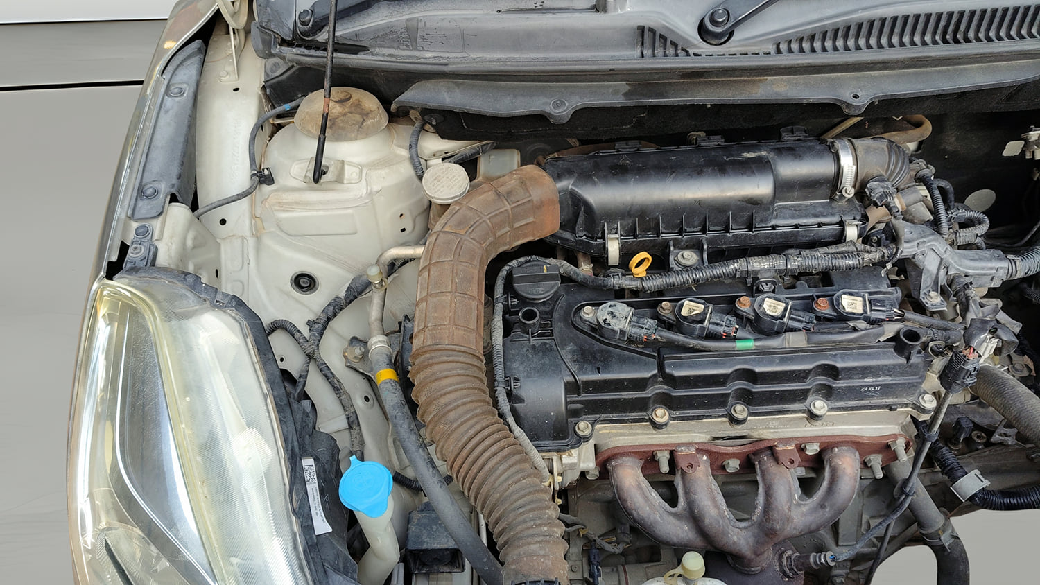 Used 2017 Maruti Suzuki Baleno Zeta 1.2 Petrol Manual engine ENGINE RIGHT SIDE HINGE & APRON VIEW