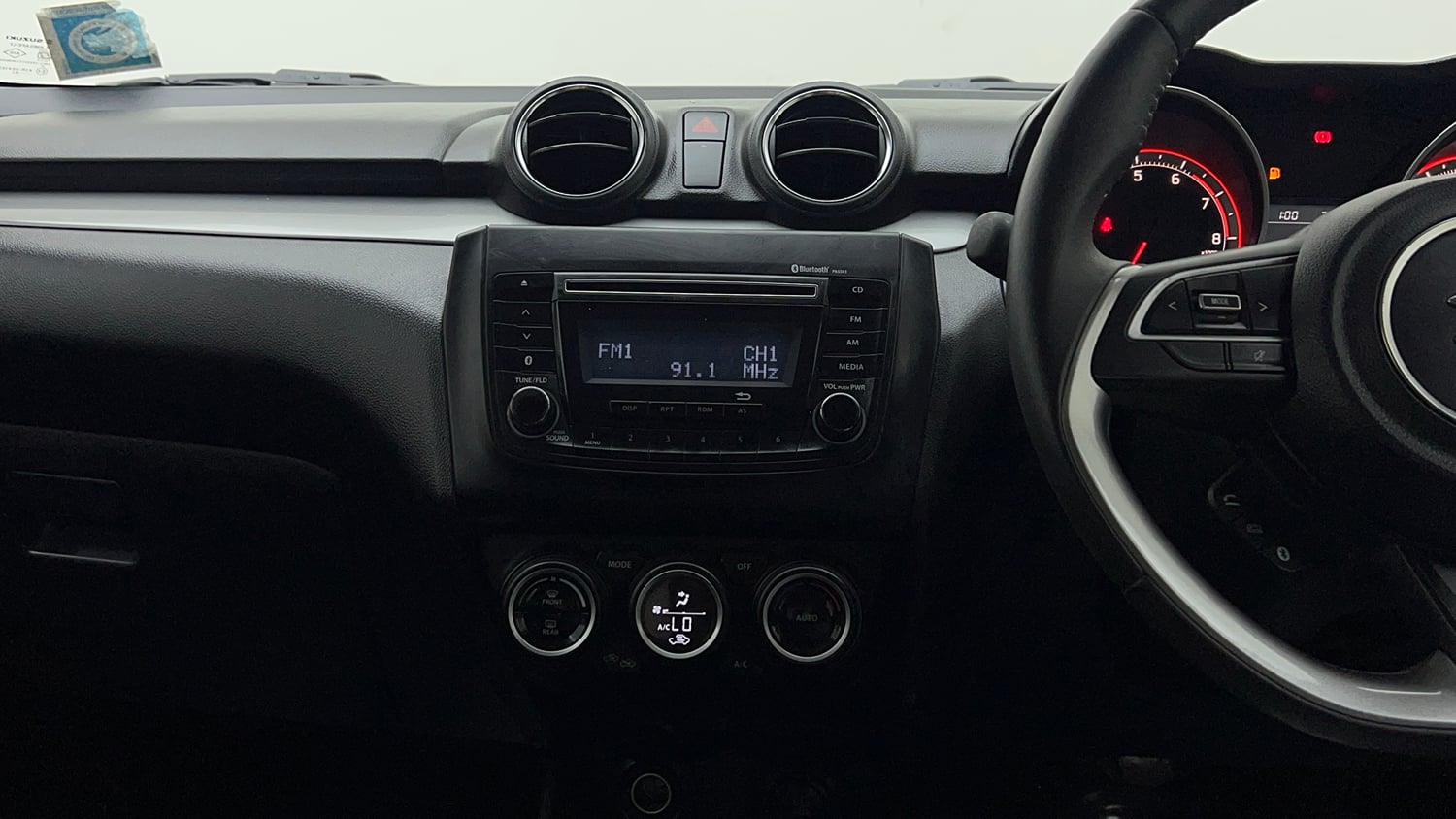 Used 2019 Maruti Suzuki Swift ZXi AMT Petrol Automatic interior MUSIC SYSTEM & AC CONTROL VIEW