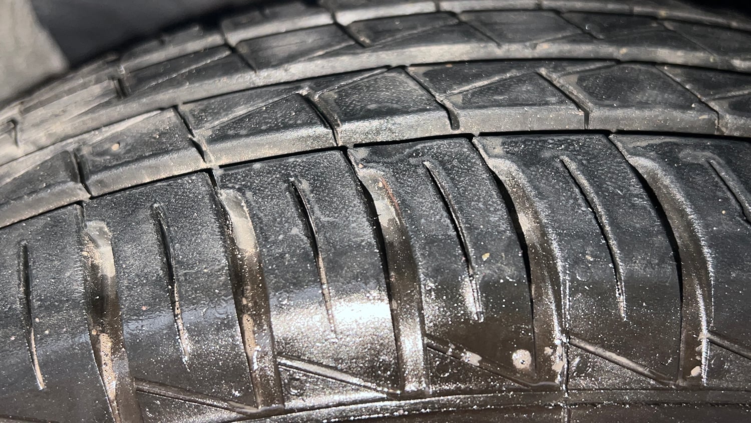 Used 2025 Renault Kwid RXT 1.0L AMT Petrol Automatic tyres RIGHT FRONT TYRE TREAD VIEW