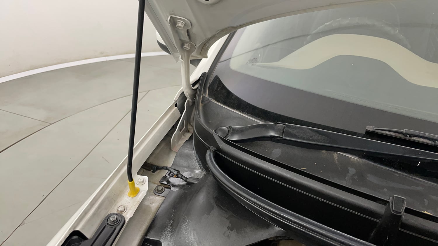 Used 2019 Hyundai Elite i20 Magna Plus 1.2 Petrol Manual engine ENGINE RIGHT SIDE HINGE & APRON VIEW