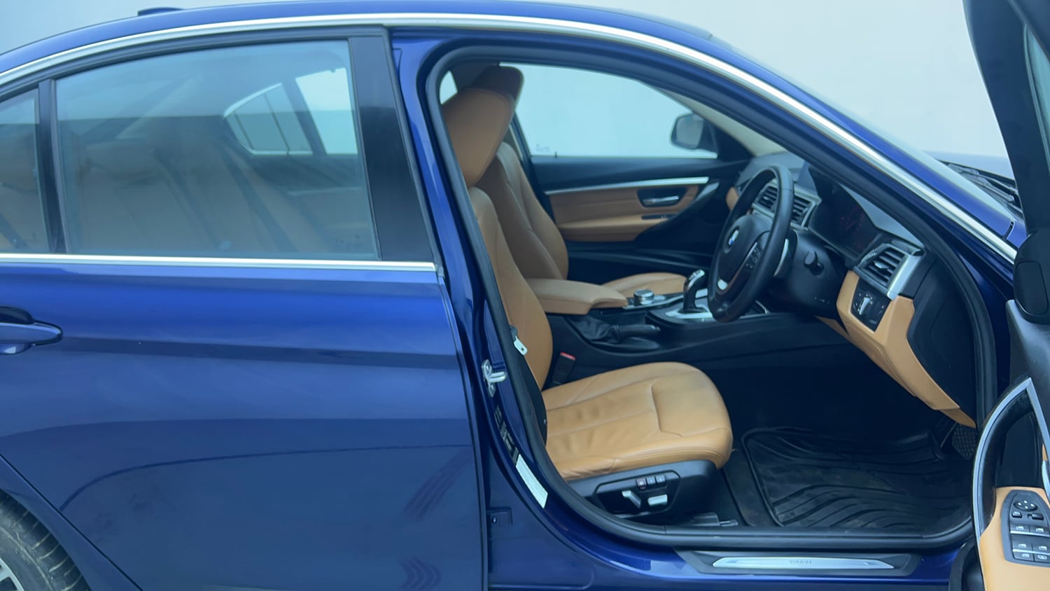 Used 2018 BMW 3 Series 320d Luxury Line Diesel Automatic interior RIGHT SIDE FRONT DOOR CABIN VIEW