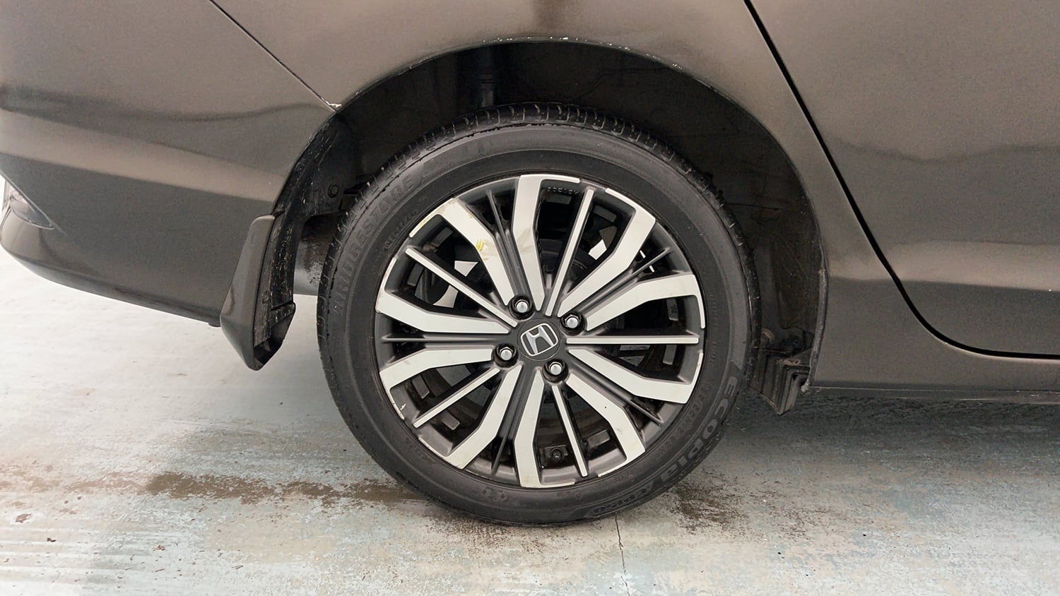 Used 2018 Honda City VX Petrol Petrol Manual tyres RIGHT REAR TYRE RIM VIEW
