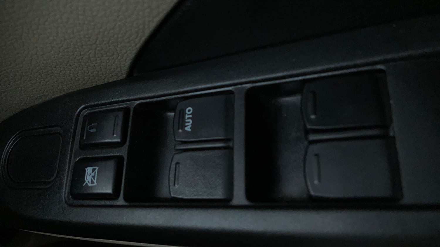Used 2016 Maruti Suzuki Celerio VXI (O) AMT Petrol Automatic top_features Central locking