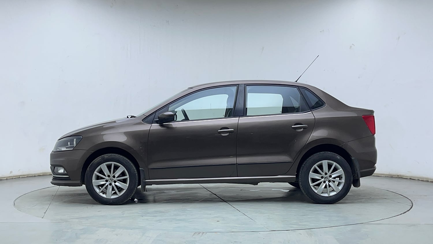 Used 2016 Volkswagen Ameo Highline 1.5L AT Diesel Automatic exterior LEFT SIDE VIEW