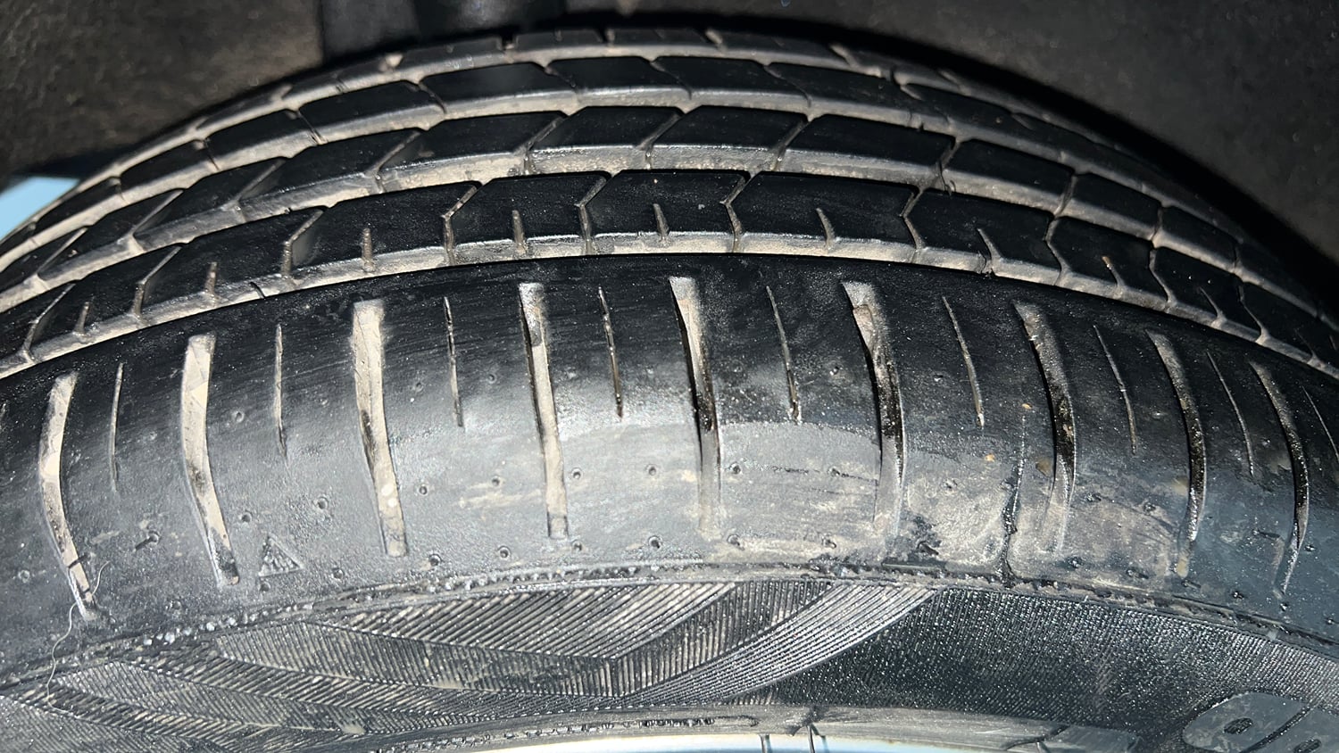 Used 2017 Maruti Suzuki Baleno Alpha 1.2 Petrol Manual tyres RIGHT REAR TYRE TREAD VIEW