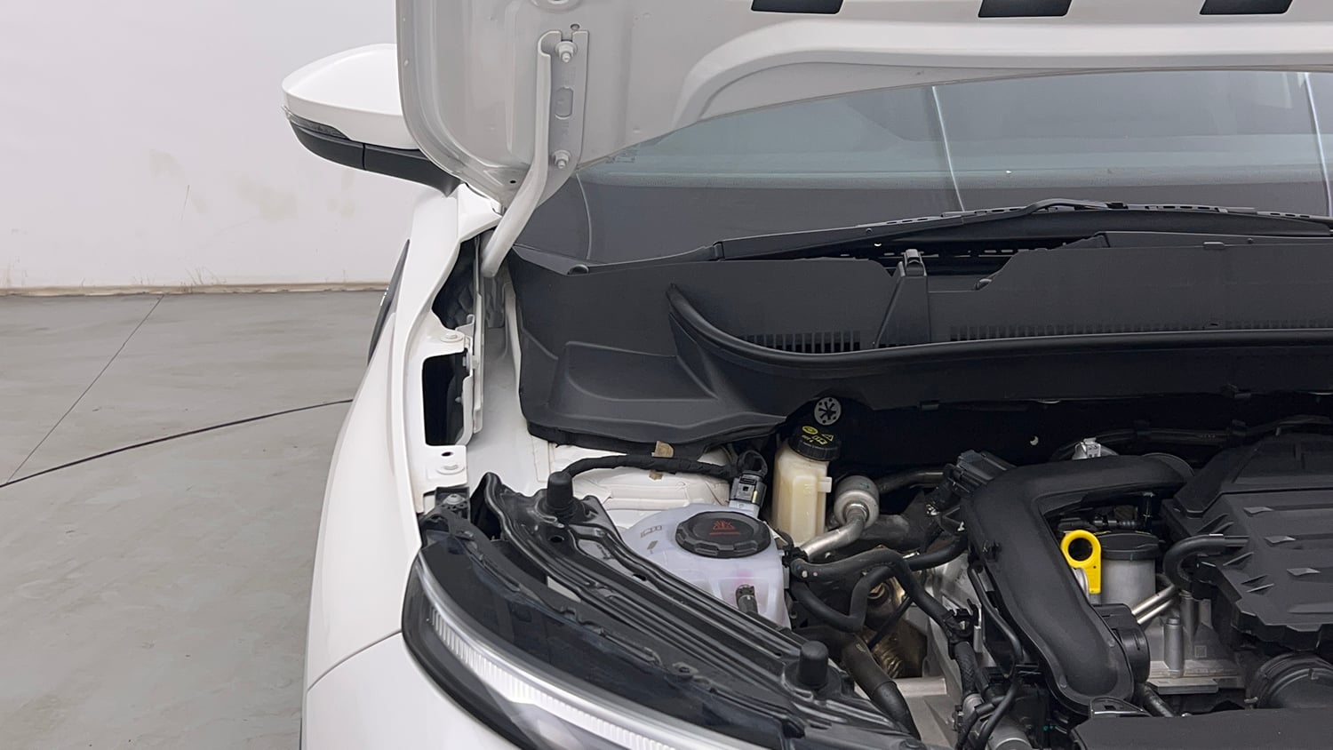 Used 2026 Skoda Kylaq Prestige+ 1.0 TSI MT Petrol Manual engine ENGINE RIGHT SIDE HINGE & APRON VIEW