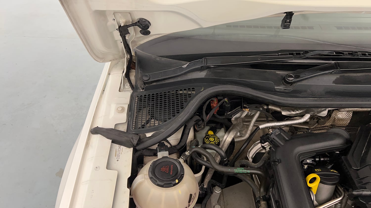 Used 2021 Skoda Rapid Ambition Petrol Manual engine ENGINE RIGHT SIDE HINGE & APRON VIEW