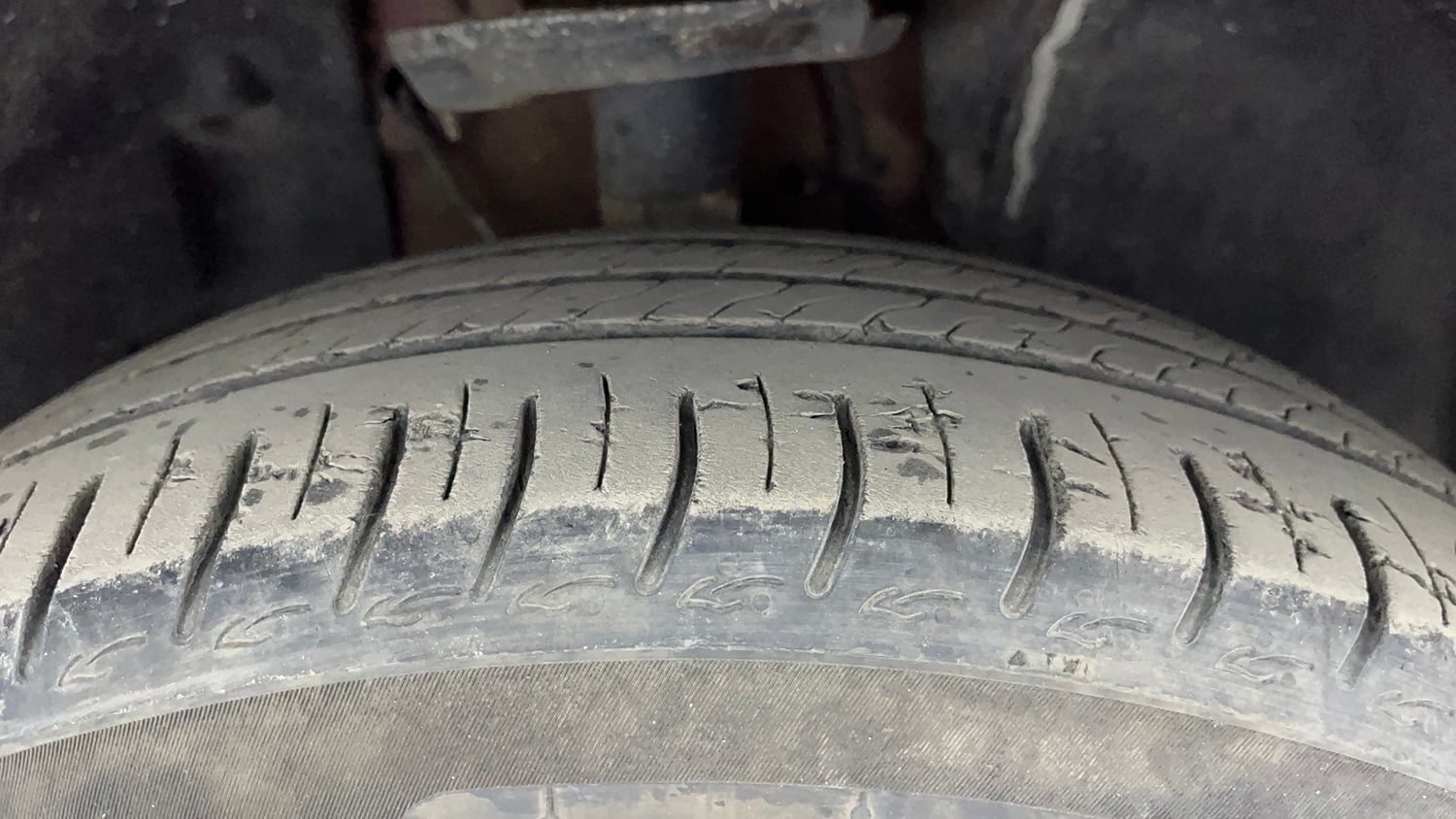 Used 2024 Tata Altroz XZ Plus i-Turbo (S) Petrol Manual tyres RIGHT FRONT TYRE TREAD VIEW