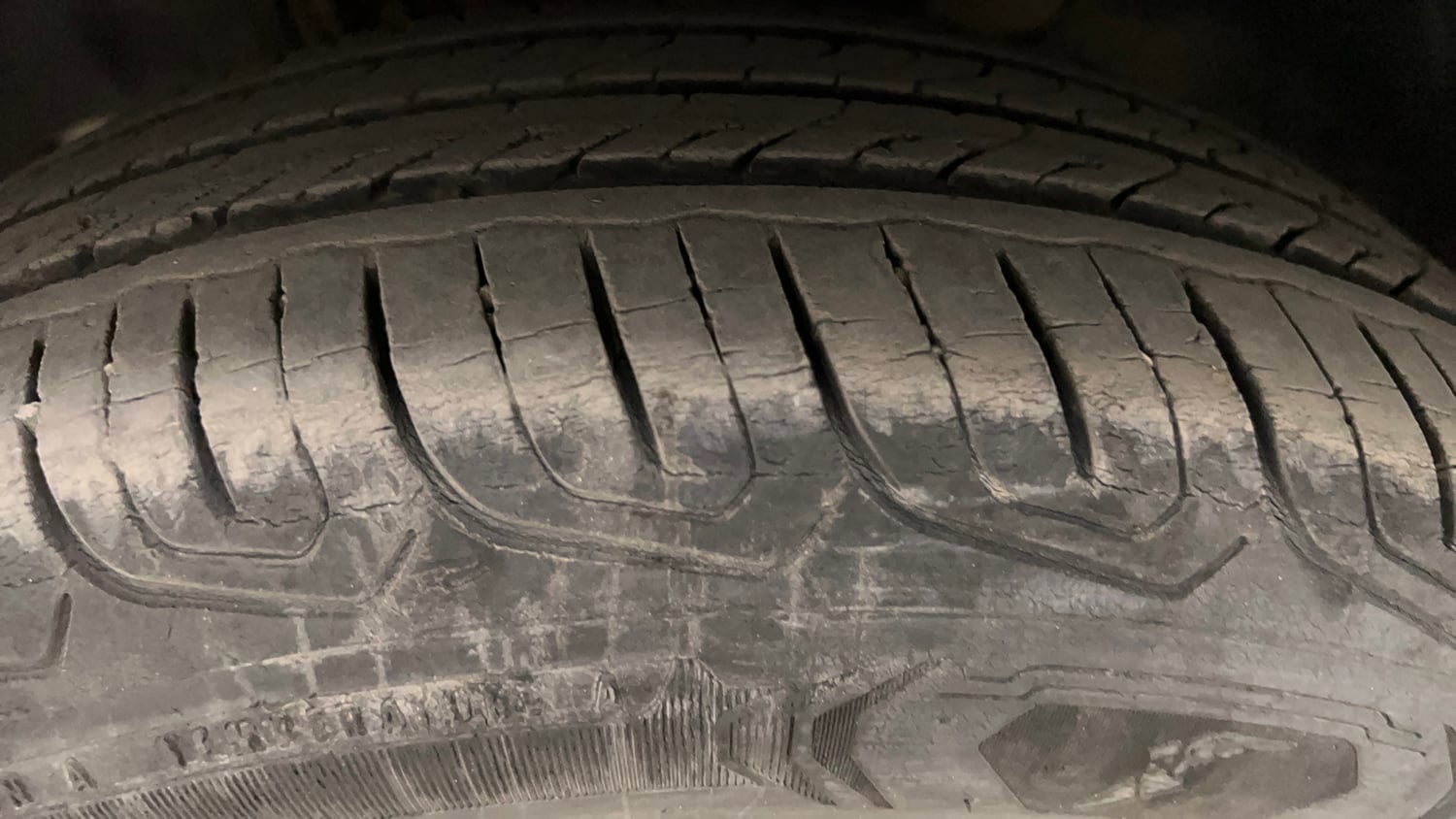Used 2021 Tata Tiago XT Petrol Manual tyres LEFT FRONT TYRE TREAD VIEW