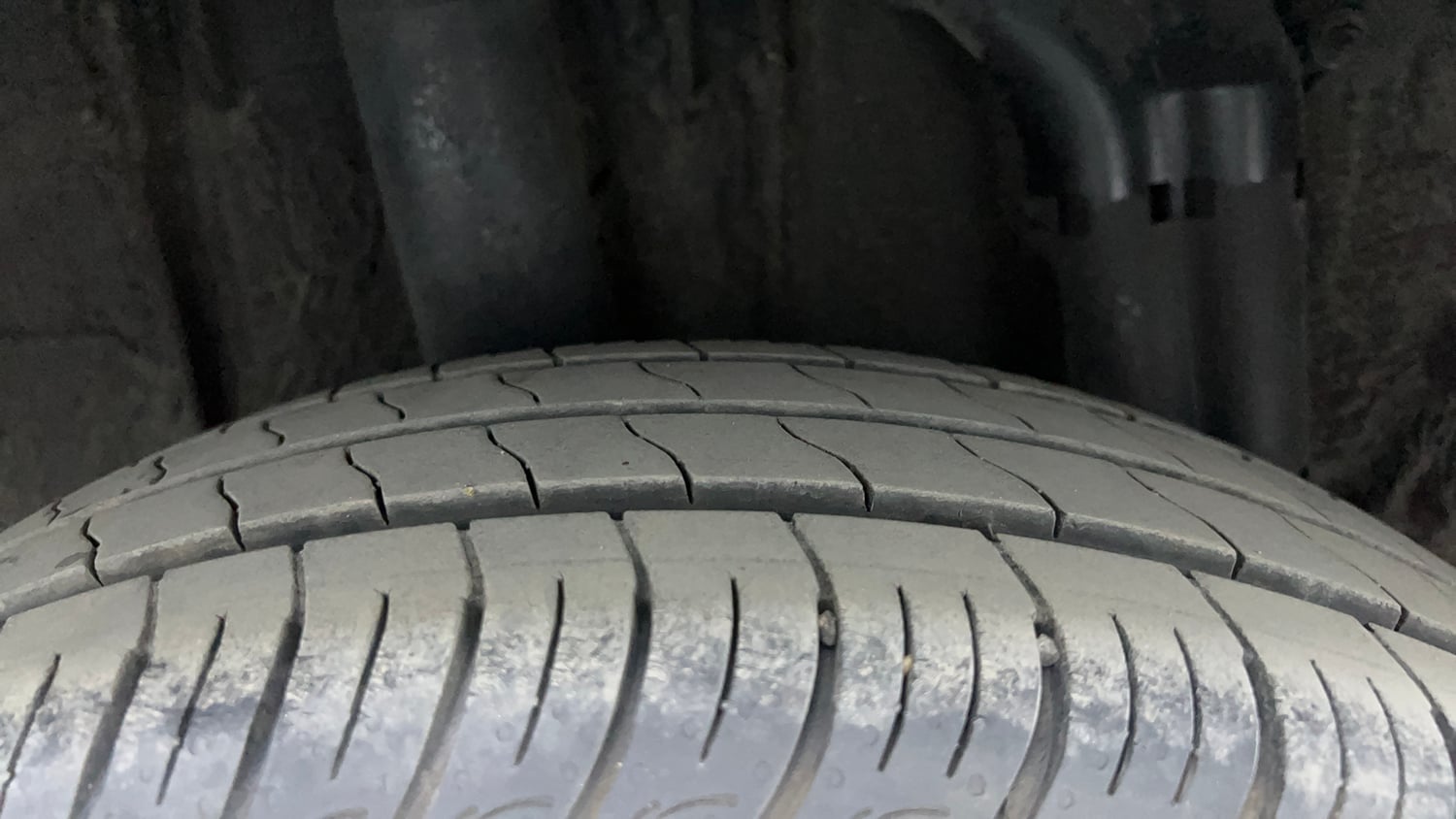 Used 2021 Renault Triber RXZ EASY-R AMT Petrol Automatic tyres RIGHT REAR TYRE TREAD VIEW