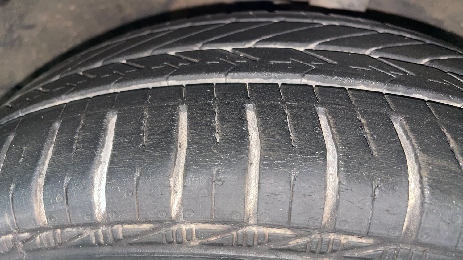 Used 2017 Hyundai Grand i10 Asta 1.2 Kappa VTVT Petrol Manual tyres RIGHT FRONT TYRE TREAD VIEW