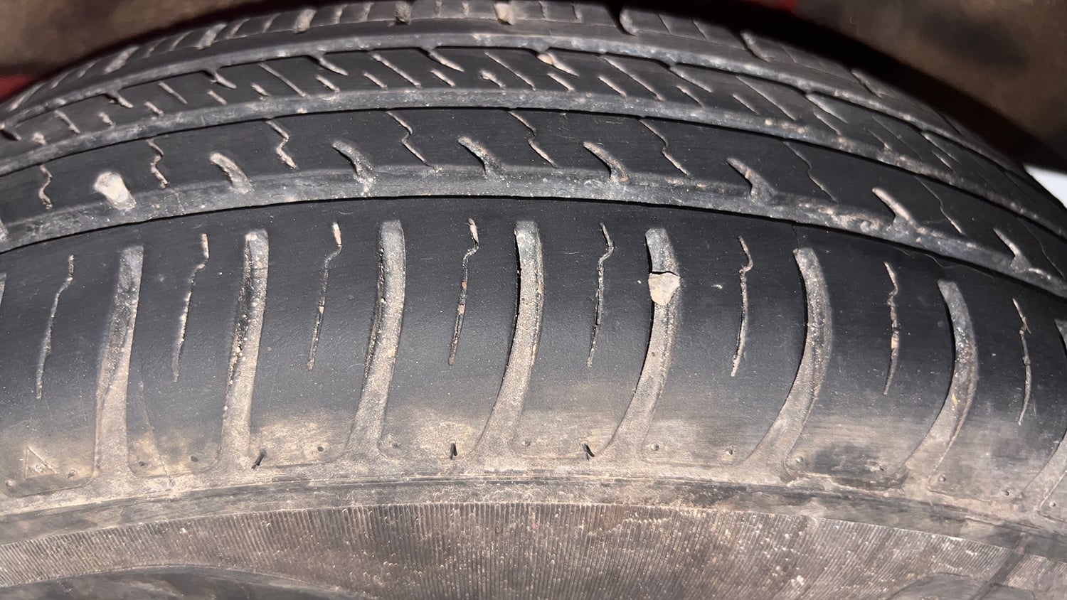Used 2023 Maruti Suzuki Swift VXi AMT Petrol Automatic tyres LEFT REAR TYRE TREAD VIEW