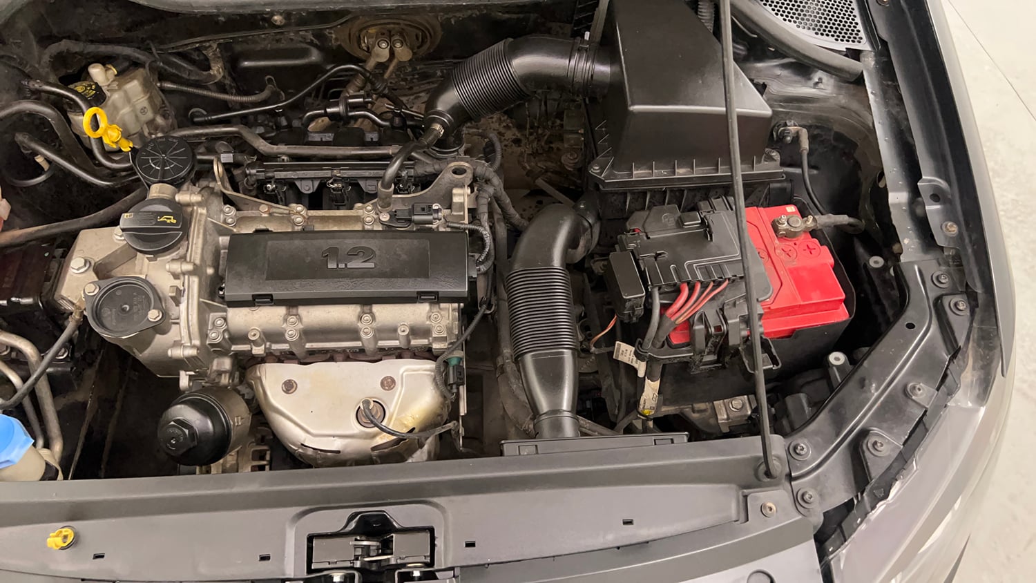 Used 2014 Volkswagen Polo Comfortline 1.2L (P) Petrol Manual engine ENGINE LEFT SIDE VIEW