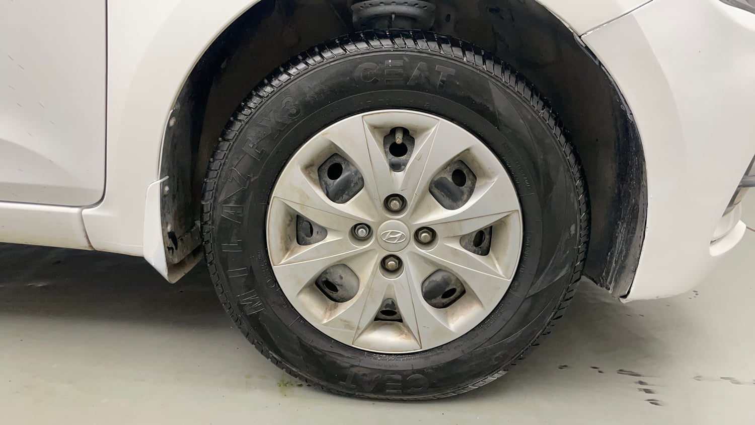 Used 2019 Hyundai Elite i20 Magna Plus 1.2 Petrol Manual tyres RIGHT FRONT TYRE RIM VIEW