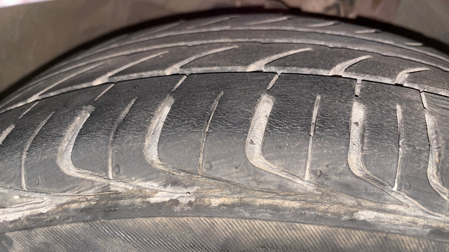 Used 2019 Ford Figo Aspire Titanium Plus 1.5 TDCi Diesel Manual tyres RIGHT FRONT TYRE TREAD VIEW