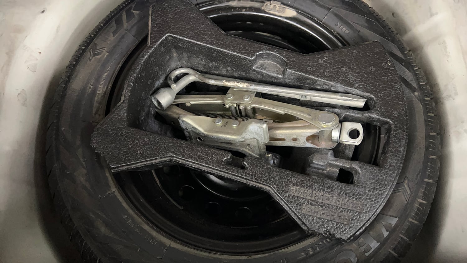 Used 2014 Maruti Suzuki Celerio VXi Petrol Manual tyres SPARE TYRE VIEW