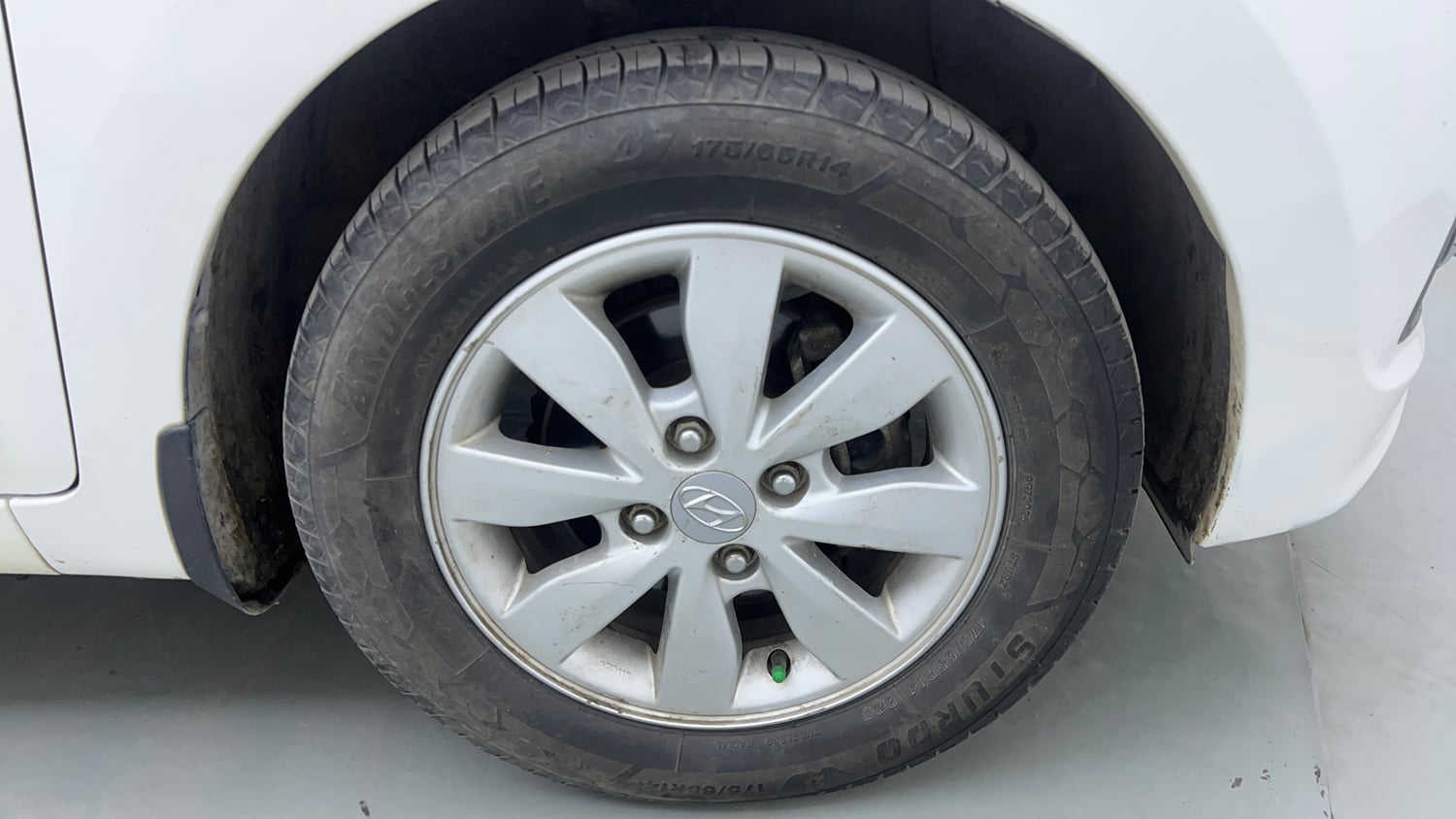 Used 2015 Hyundai Xcent SX 1.2 Petrol Manual tyres RIGHT FRONT TYRE RIM VIEW