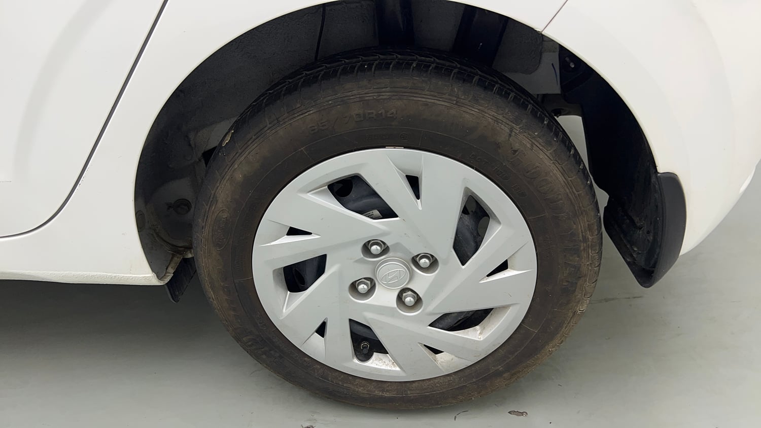 Used 2025 Hyundai Grand i10 Nios Magna 1.2 Kappa Petrol Manual tyres LEFT REAR TYRE RIM VIEW