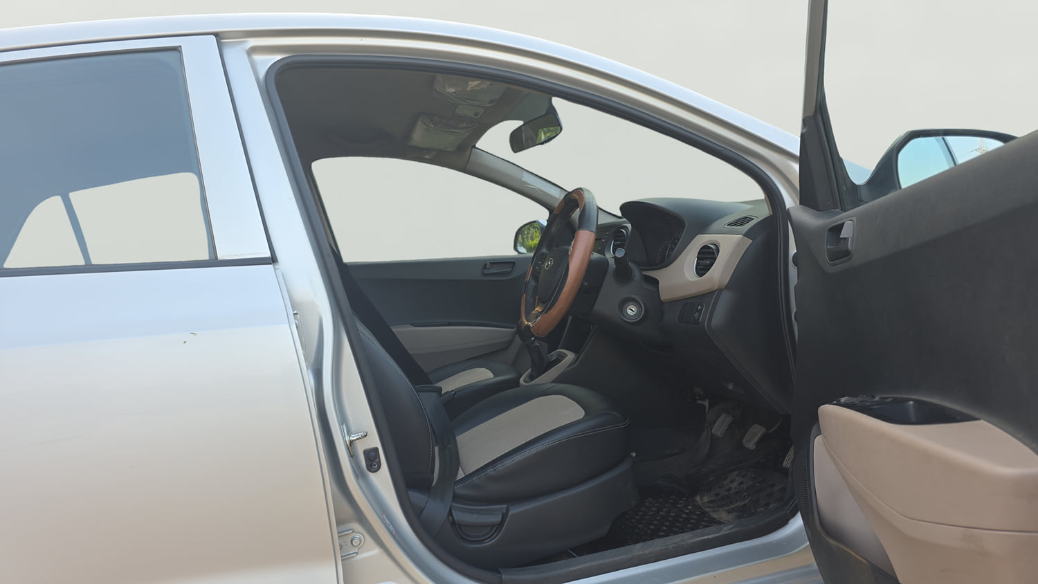 Used 2018 Hyundai Grand i10 Magna 1.2 Kappa VTVT Petrol Manual interior RIGHT SIDE FRONT DOOR CABIN VIEW