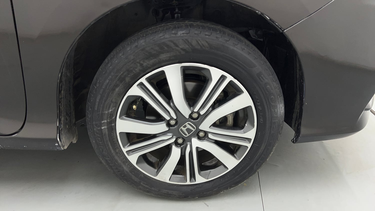 Used 2019 Honda City SV Petrol Petrol Manual tyres RIGHT FRONT TYRE RIM VIEW