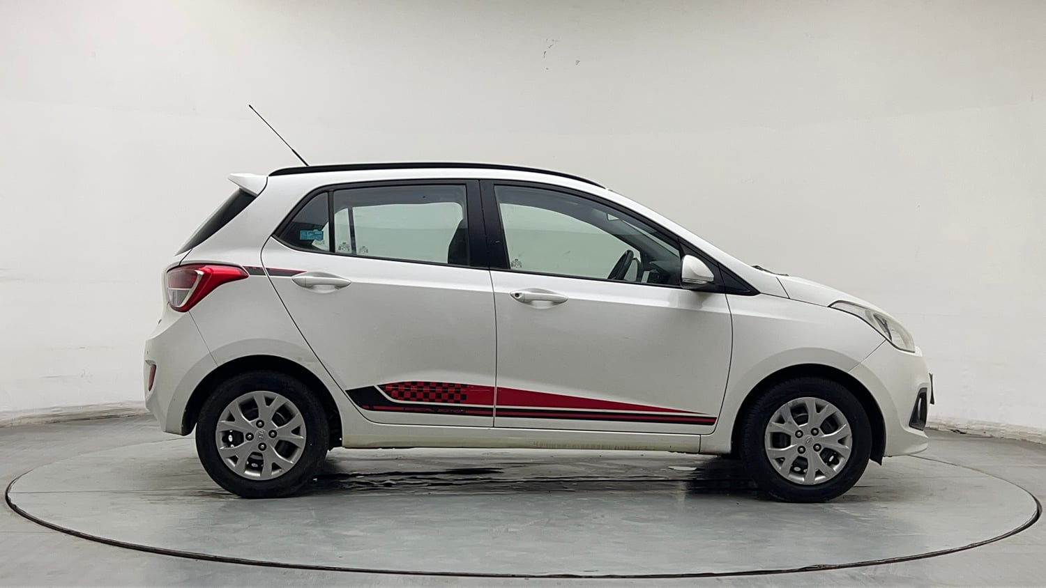 Used 2016 Hyundai Grand i10 Anniversary Edition Petrol Manual exterior RIGHT SIDE VIEW