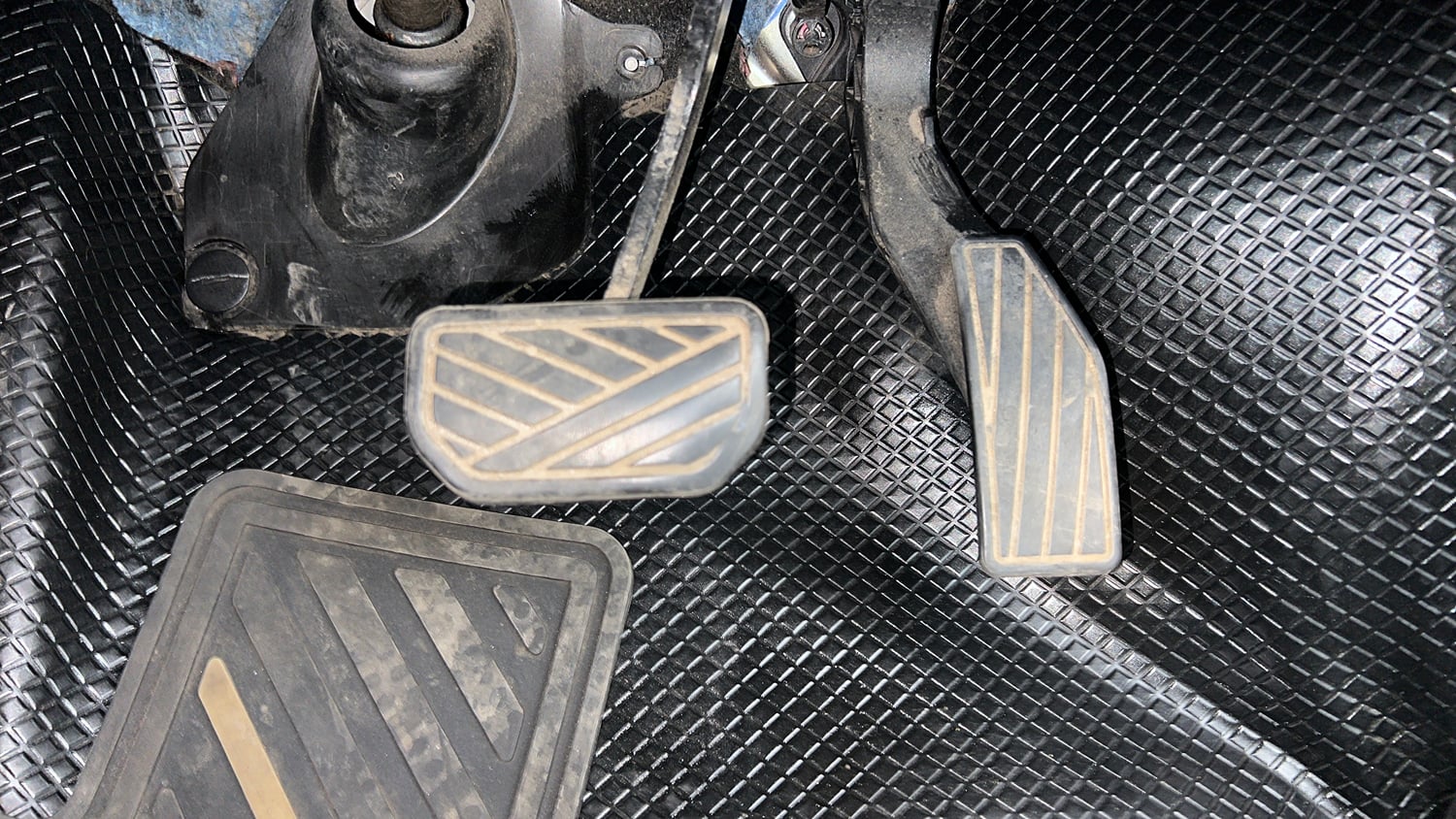 Used 2017 Maruti Suzuki Ignis Zeta 1.2 AMT Petrol Automatic interior PEDALS VIEW