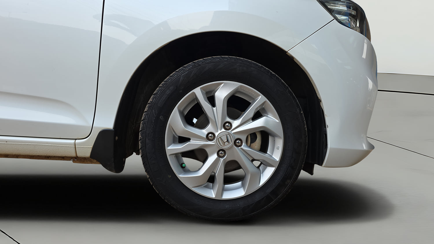 Used 2020 Honda Amaze 1.5 VX MT Diesel Diesel Manual tyres RIGHT FRONT TYRE RIM VIEW