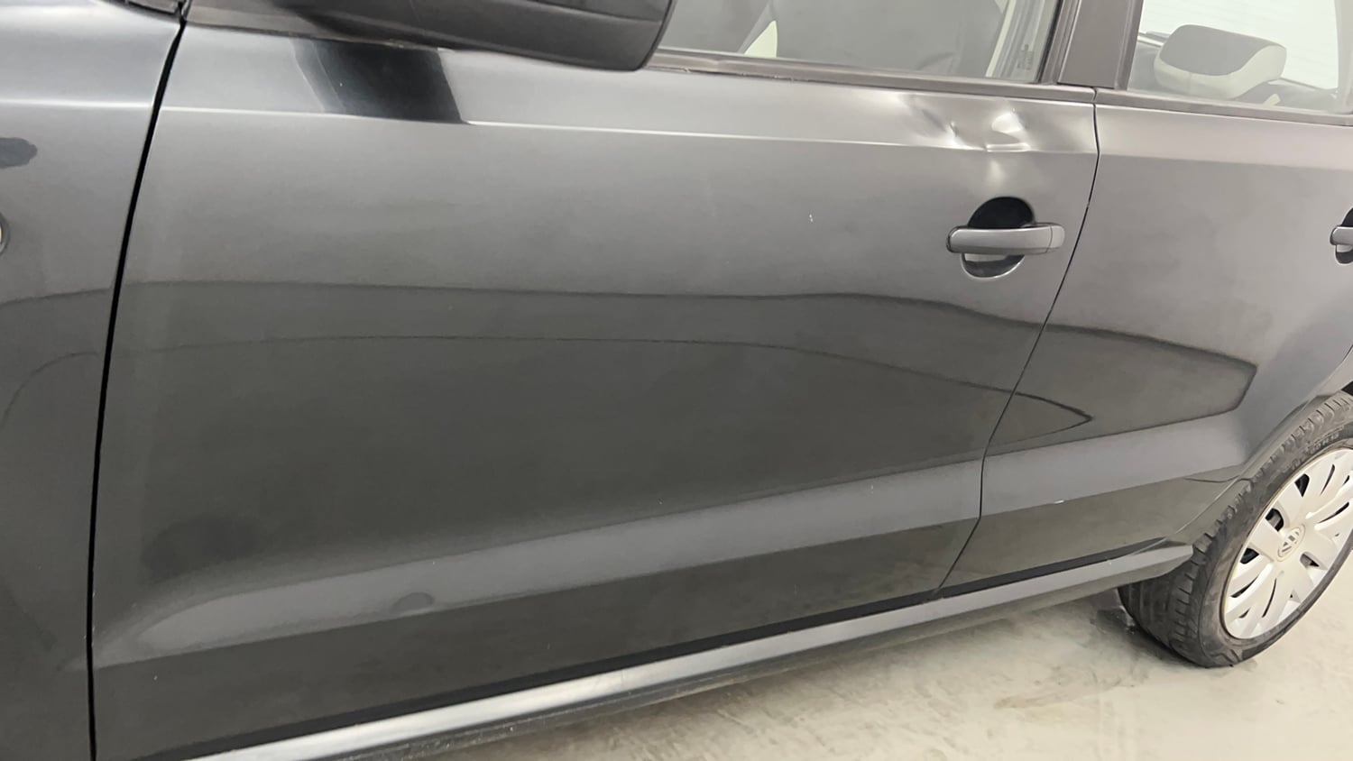 Used 2014 Volkswagen Polo Comfortline 1.2L (P) Petrol Manual dents MINOR SCRATCH