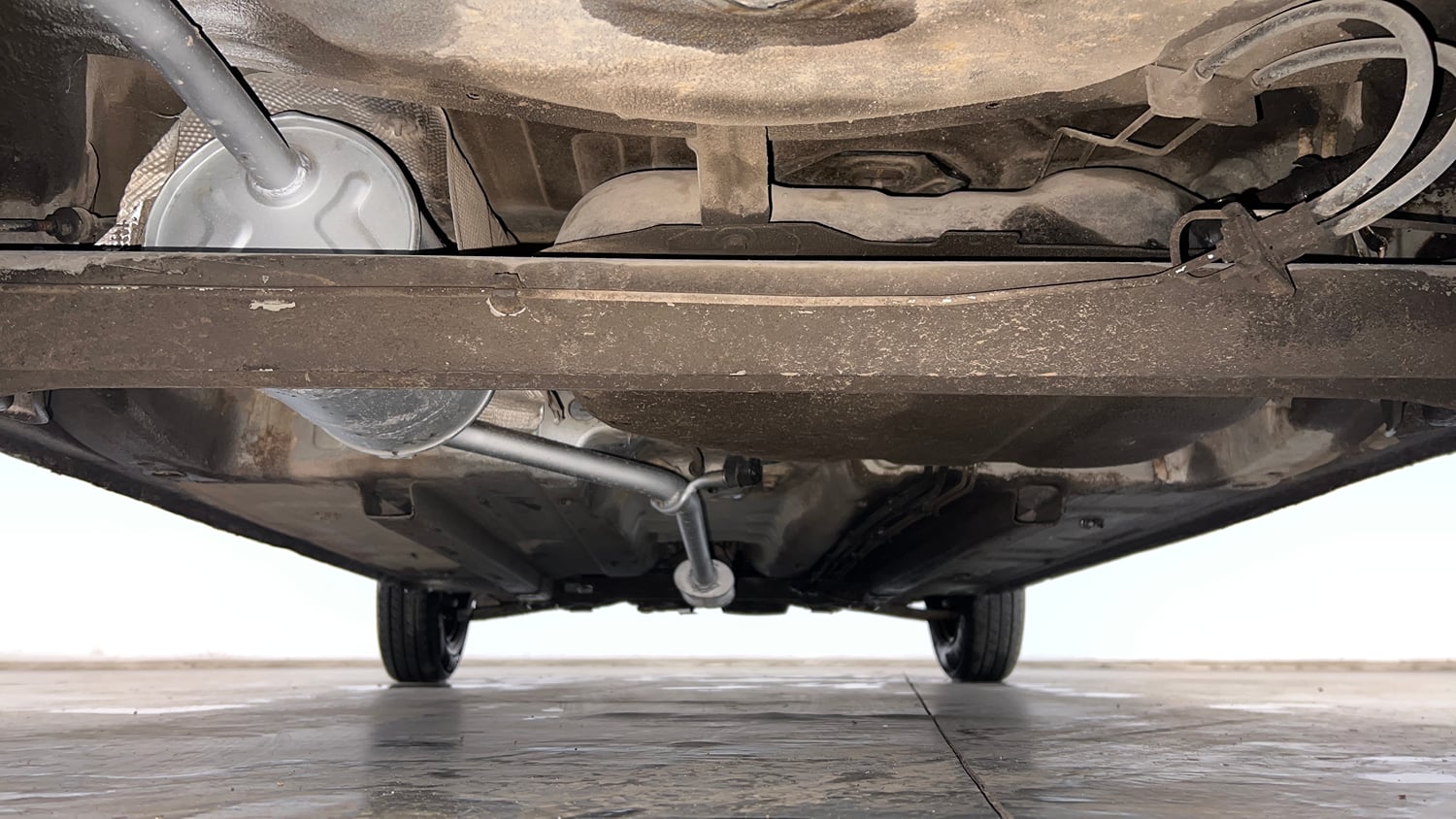 Used 2018 Renault Kwid 1.0 RXT Petrol Manual extra REAR UNDERBODY VIEW (TAKEN FROM REAR)