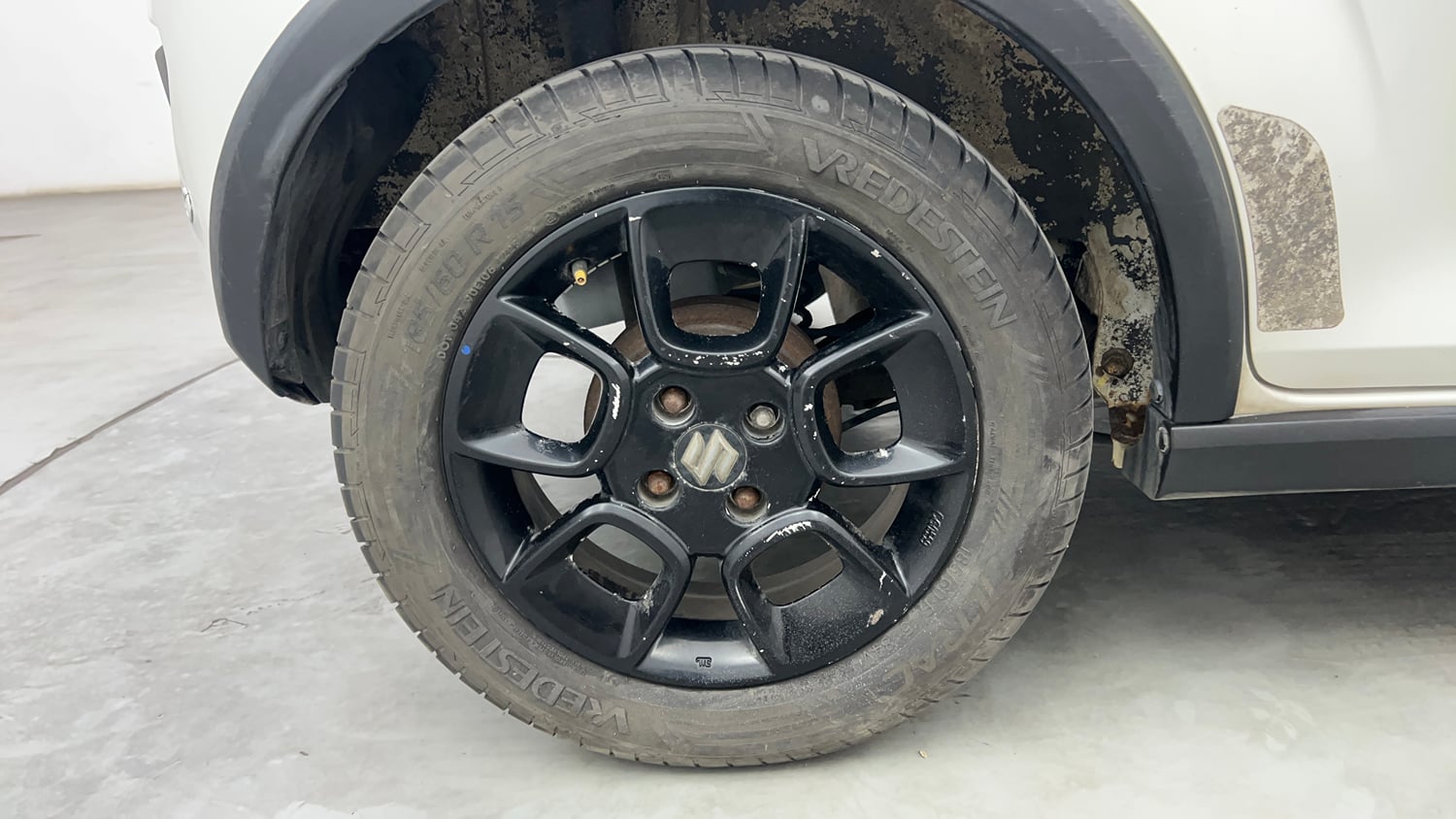 Used 2017 Maruti Suzuki Ignis Zeta 1.2 AMT Petrol Automatic tyres RIGHT REAR TYRE RIM VIEW