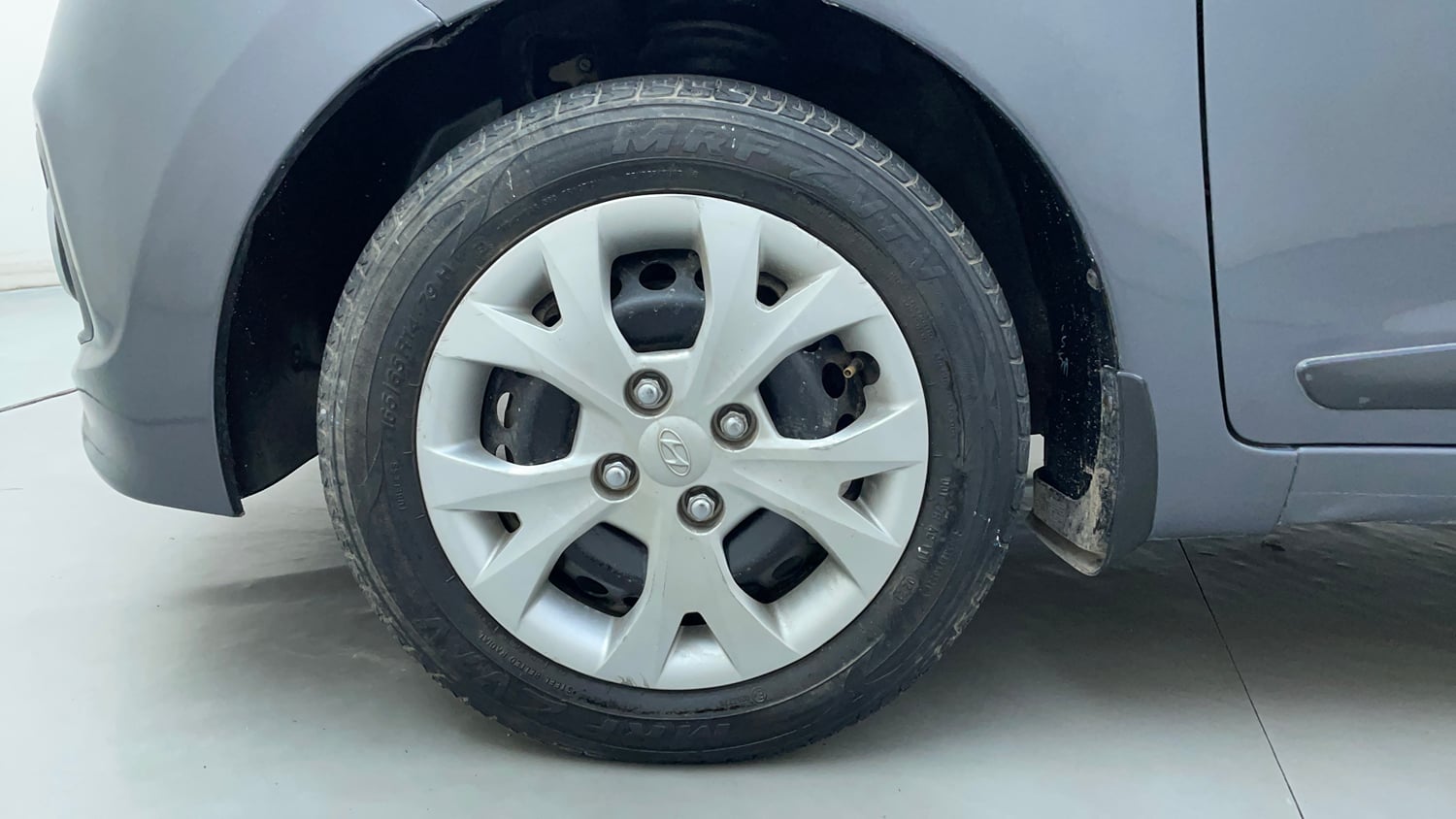 Used 2014 Hyundai Grand i10 Sportz 1.2 Kappa VTVT Petrol Manual tyres LEFT FRONT TYRE RIM VIEW