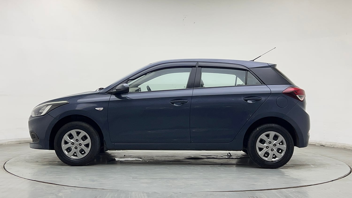 Used 2015 Hyundai Elite i20 Magna 1.2 Petrol Manual exterior LEFT SIDE VIEW