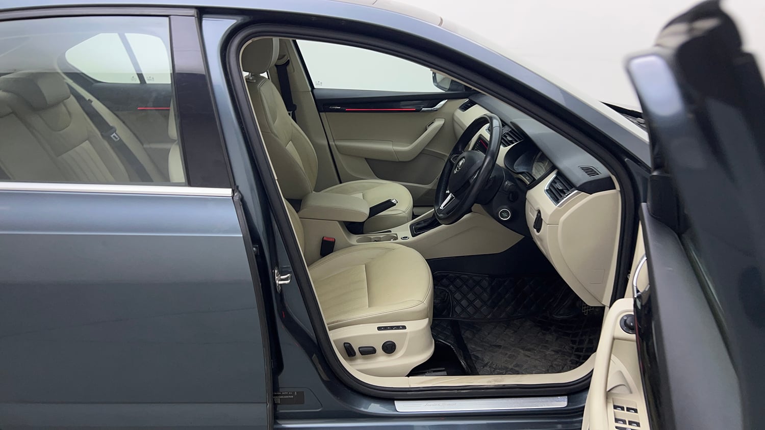 Used 2018 Skoda Octavia 1.8 TSI L&K Petrol Automatic interior RIGHT SIDE FRONT DOOR CABIN VIEW