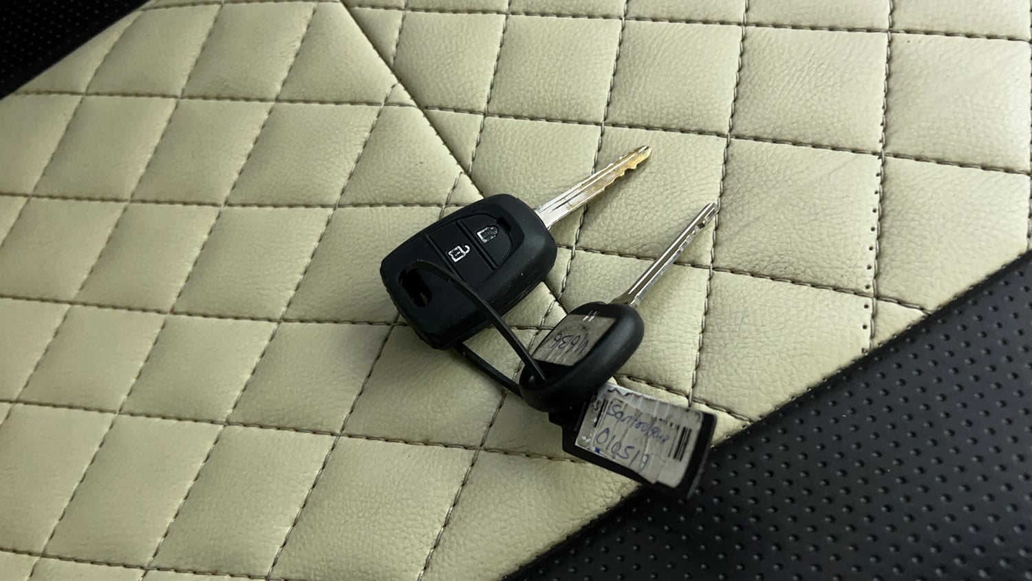 Used 2018 Hyundai Santro Asta Petrol Manual extra CAR KEY VIEW