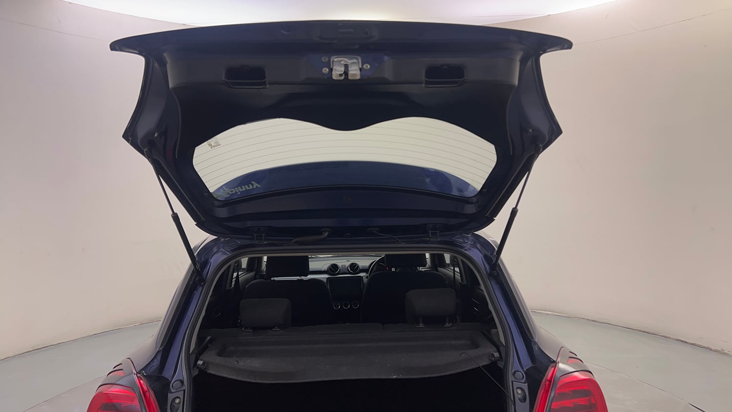 Used 2018 Maruti Suzuki Swift ZXi AMT Petrol Automatic interior DICKY DOOR OPEN VIEW