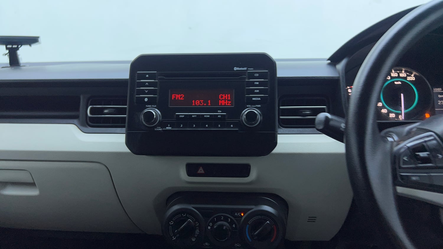 Used 2018 Maruti Suzuki Ignis Delta 1.2 MT Petrol Manual top_features Integrated (in-dash) music system
