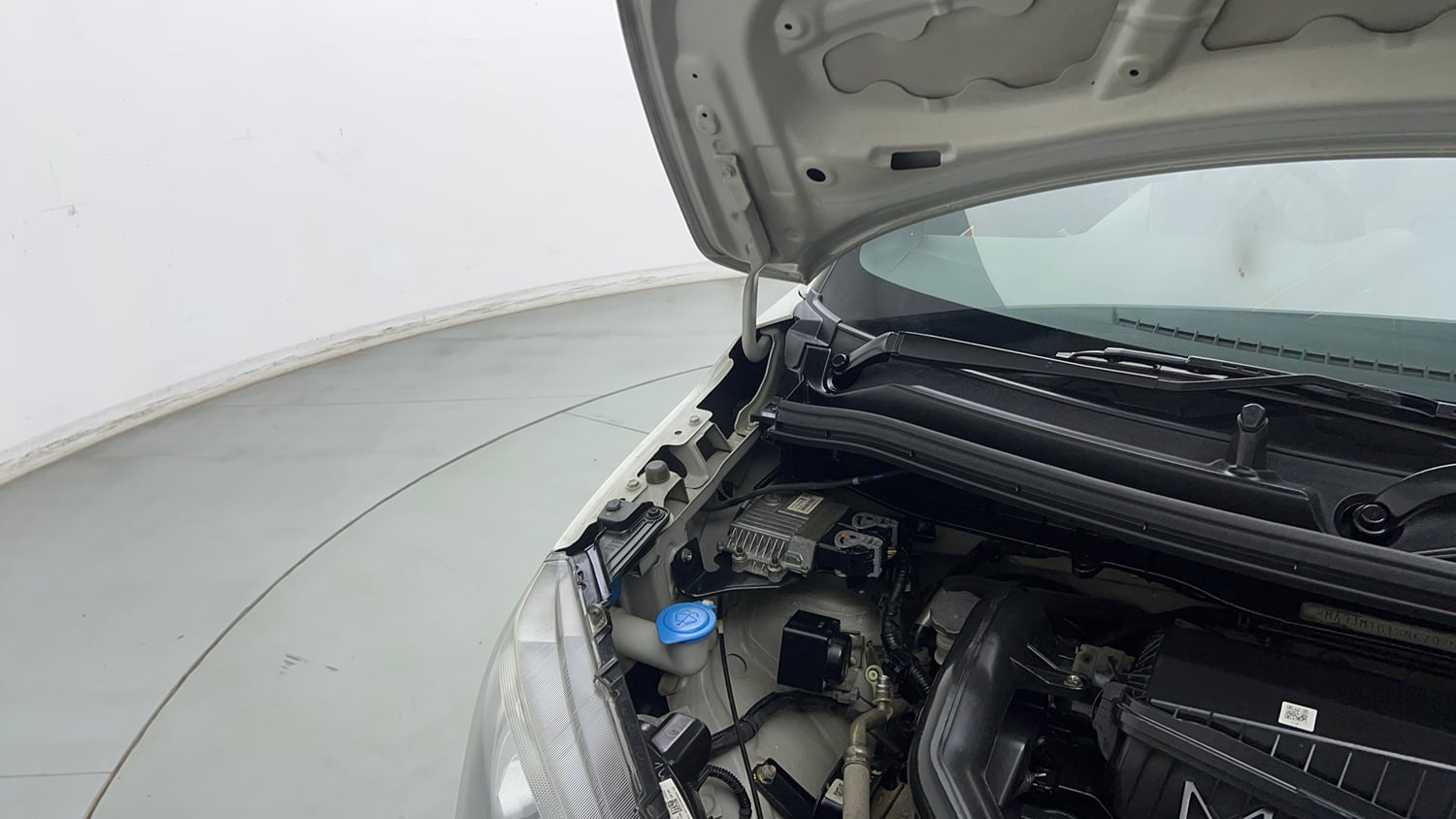 Used 2022 Maruti Suzuki Wagon R VXI 1.0 CNG Cng Manual engine ENGINE RIGHT SIDE HINGE & APRON VIEW
