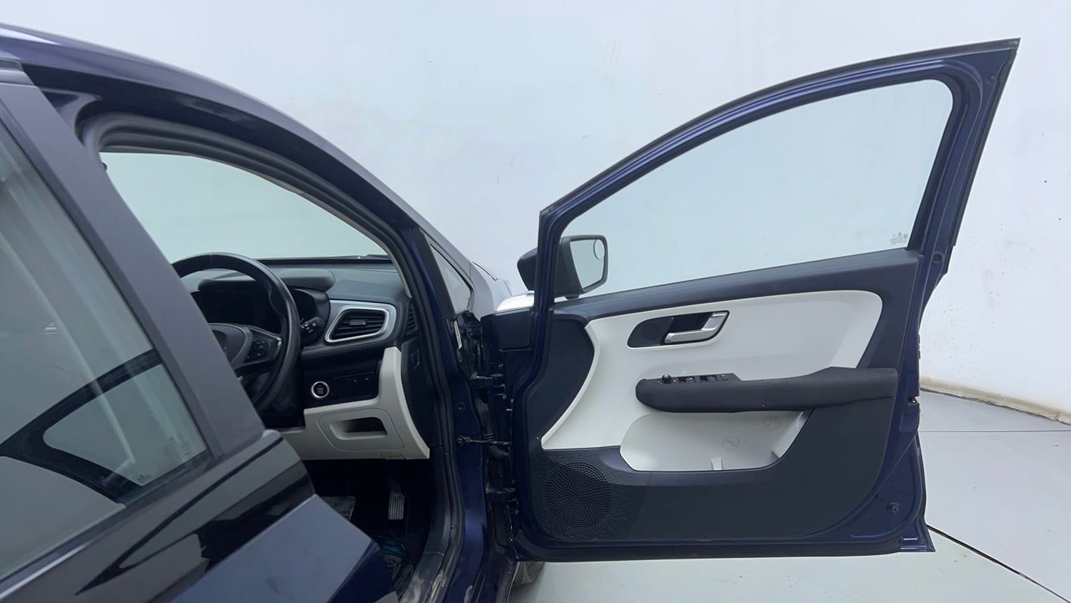 Used 2023 Tata Altroz XZA Plus (S) Petrol Automatic interior RIGHT FRONT DOOR OPEN VIEW