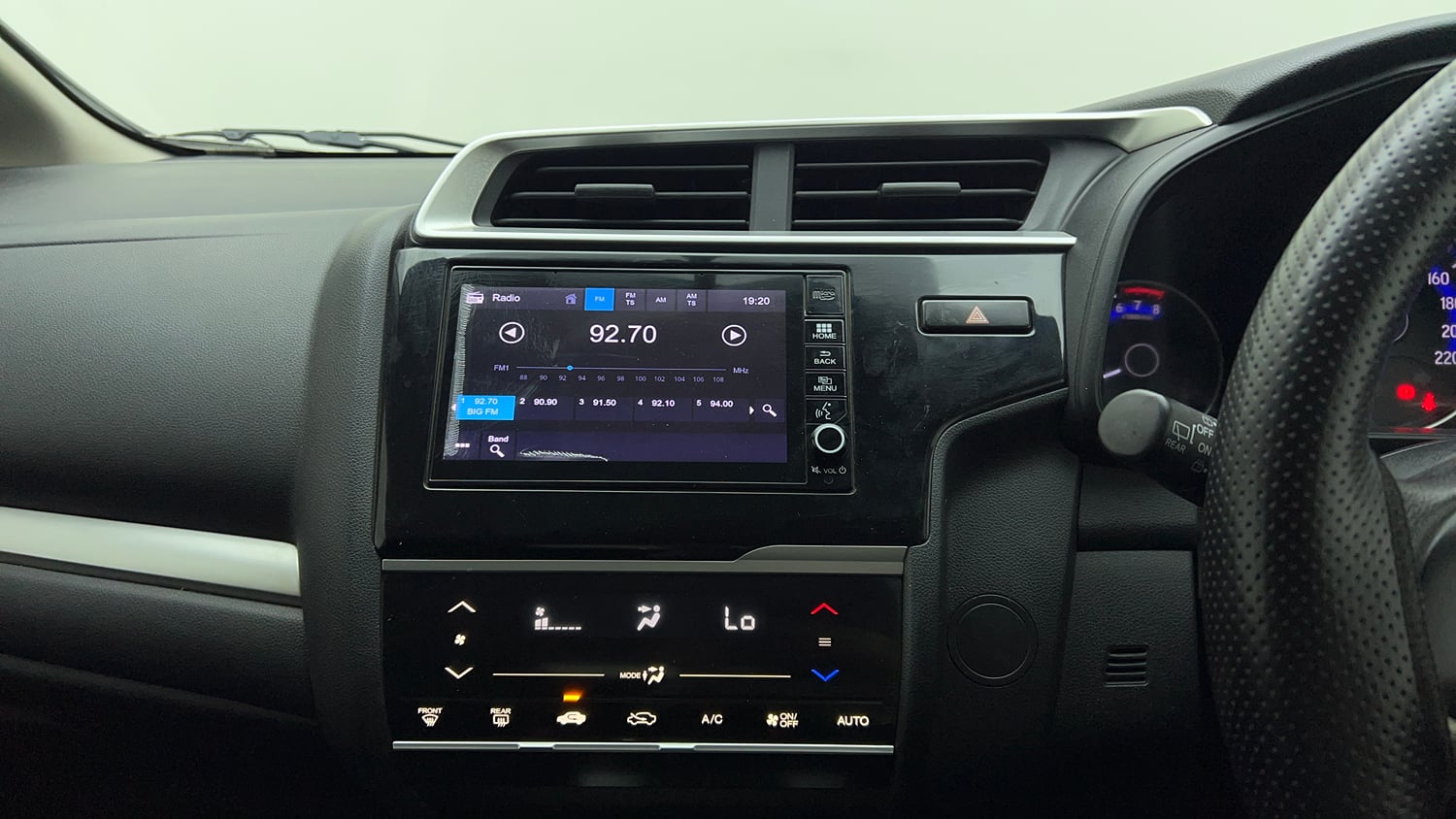 Used 2018 Honda WR-V VX MT Petrol Petrol Manual top_features Integrated (in-dash) music system