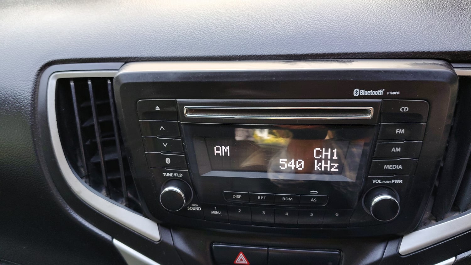 Used 2017 Maruti Suzuki Baleno Zeta 1.2 Petrol Manual top_features Integrated (in-dash) music system
