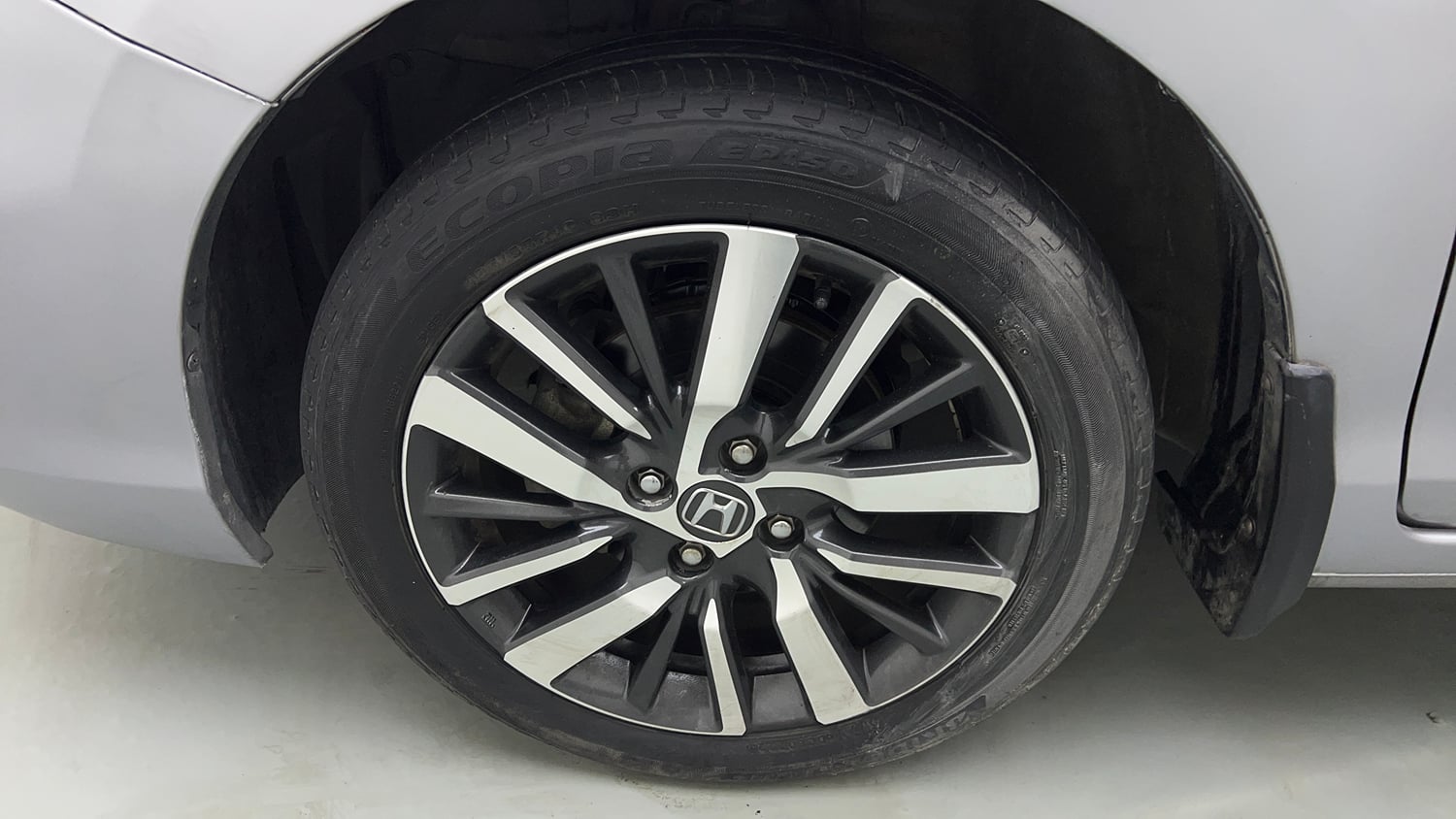 Used 2022 Honda City ZX Petrol Petrol Manual tyres LEFT FRONT TYRE RIM VIEW
