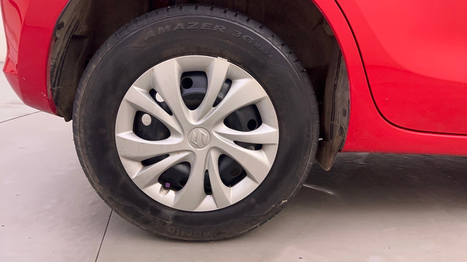 Used 2023 Maruti Suzuki Swift VXi AMT Petrol Automatic tyres RIGHT REAR TYRE RIM VIEW