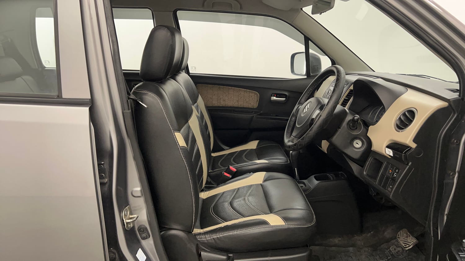 Used 2018 Maruti Suzuki Wagon R 1.0 VXI AMT Petrol Automatic interior RIGHT SIDE FRONT DOOR CABIN VIEW