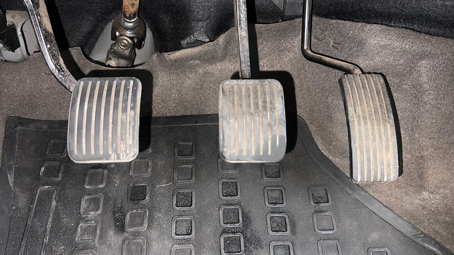 Used 2016 Hyundai i10 Magna 1.1 iRDE2 Petrol Manual interior PEDALS VIEW