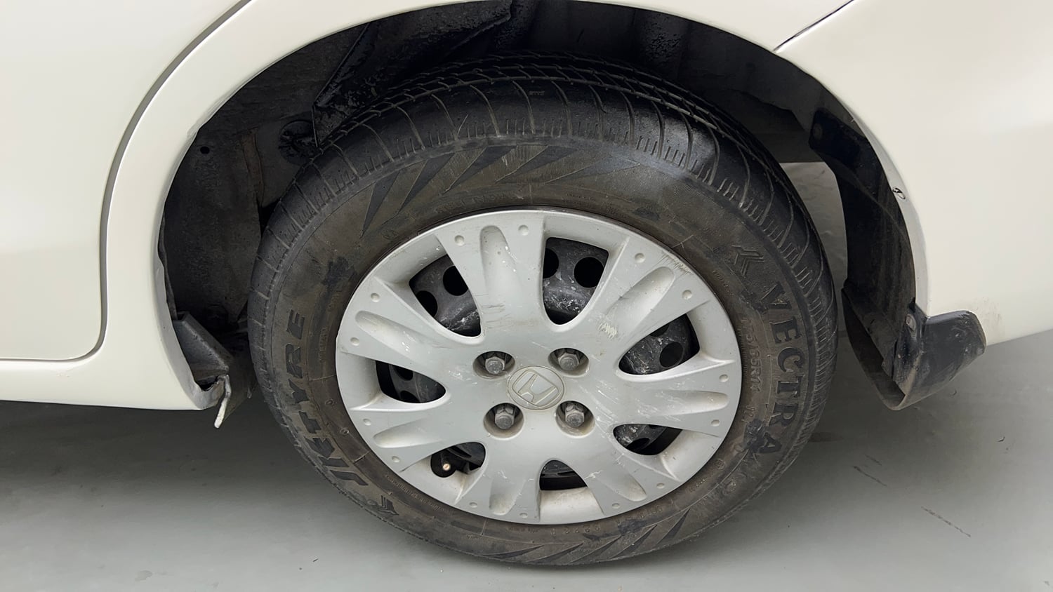 Used 2014 Honda Amaze 1.2 S i-VTEC Petrol Manual tyres LEFT REAR TYRE RIM VIEW