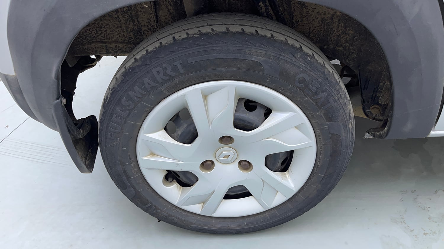 Used 2021 Renault Kwid RXL Petrol Manual tyres RIGHT REAR TYRE RIM VIEW