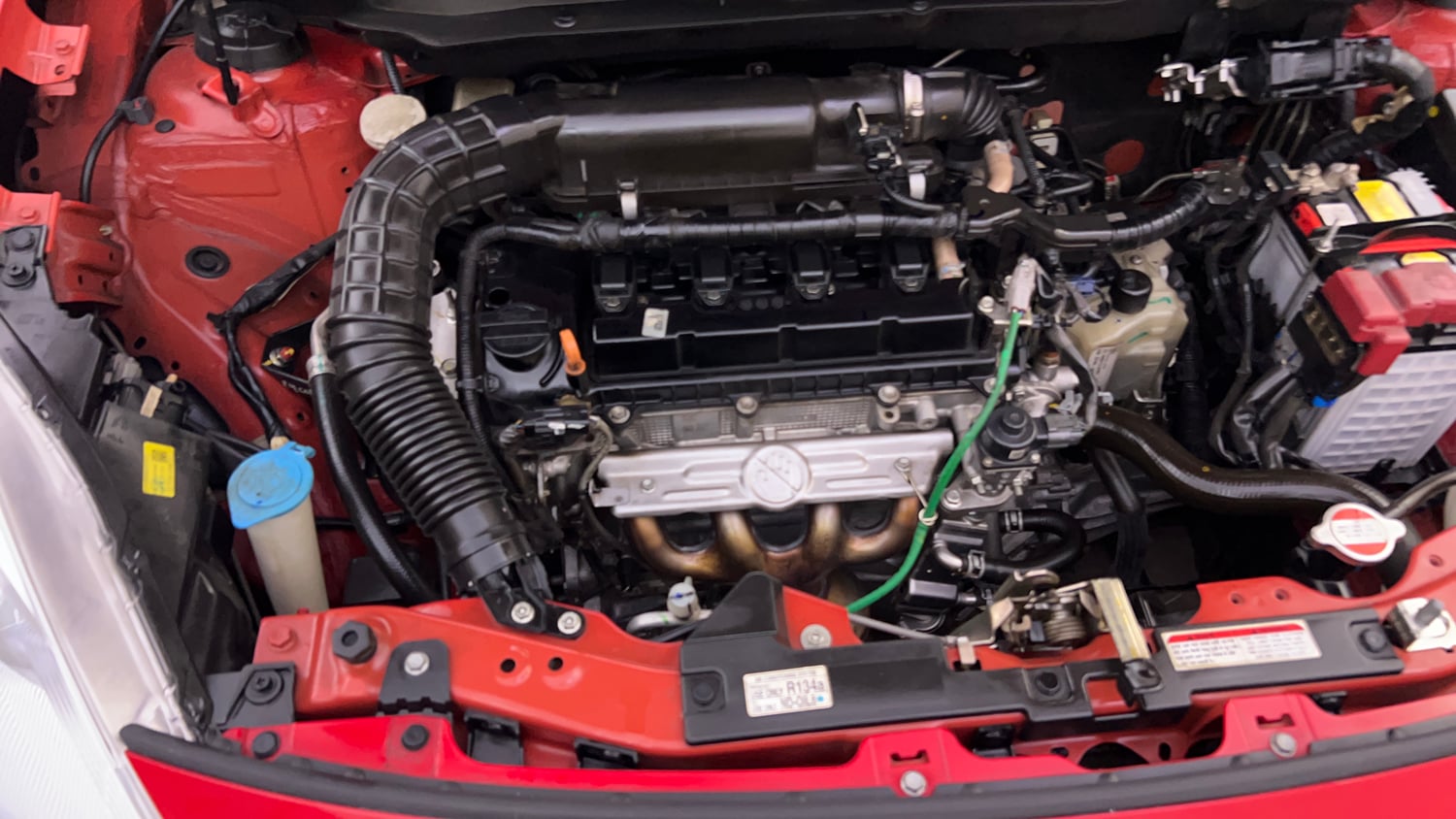 Used 2023 Maruti Suzuki Swift VXi AMT Petrol Automatic engine ENGINE RIGHT SIDE VIEW