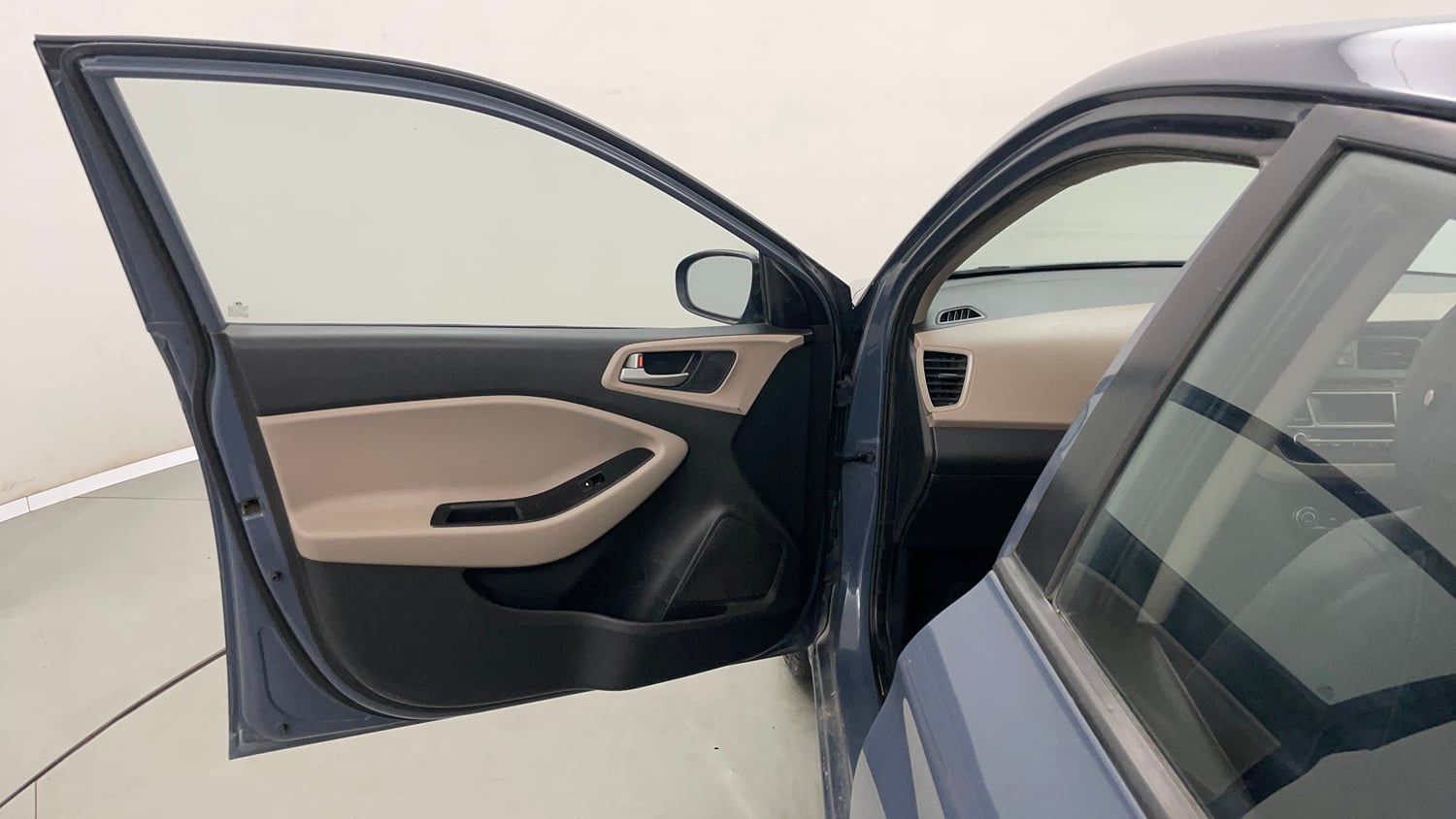 Used 2015 Hyundai Elite i20 Sportz 1.2 Petrol Manual interior LEFT FRONT DOOR OPEN VIEW