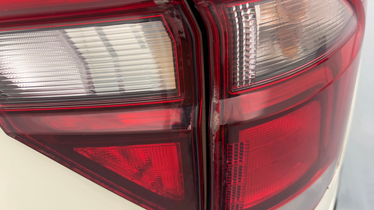 Used 2018 Mahindra XUV500 W9 Diesel Manual dents MINOR SCRATCH
